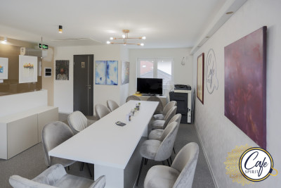 Cafe Spirit Siófok, mentes üzleti kávézó, bérelhető privát tárgyaló